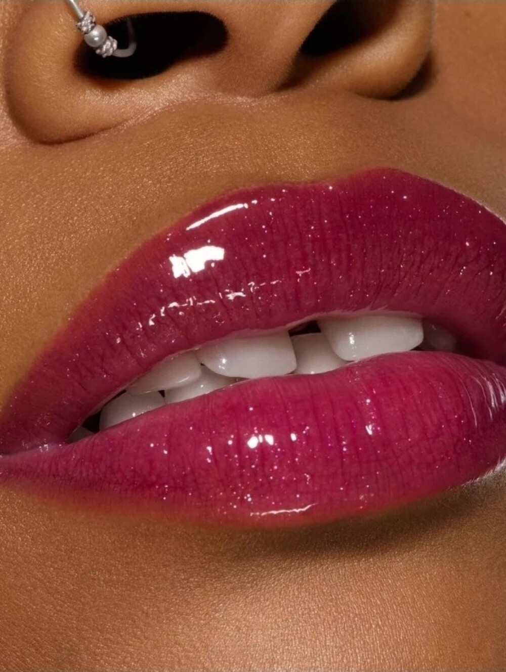 MAC Lipglass Gloss Lipglass Air Non-Sticky Gloss Sublime/Plum with red scatter. - Picture 6 of 10